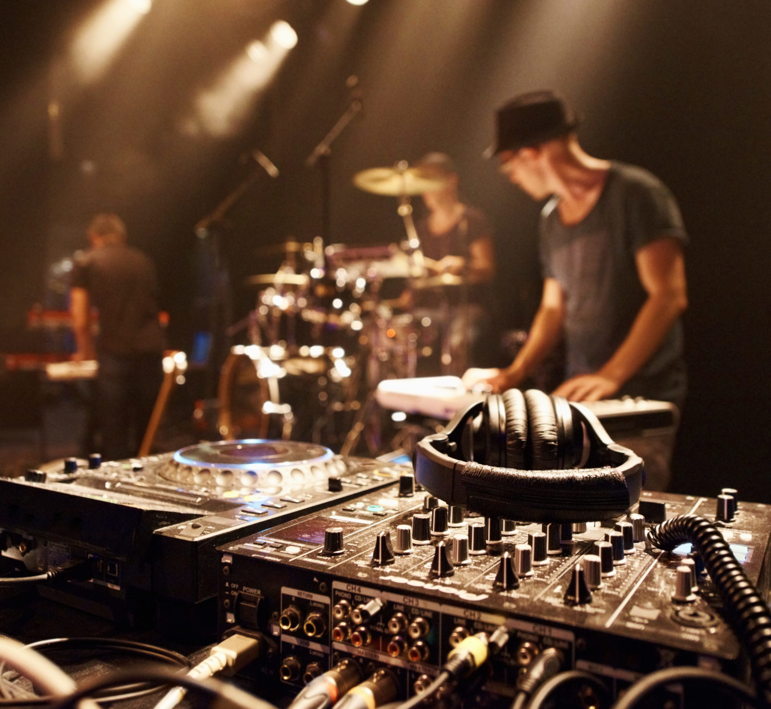 A young dj in front of his equipmenthttp://195.154.178.81/DATA/i_collage/pi/shoots/782588.jpg